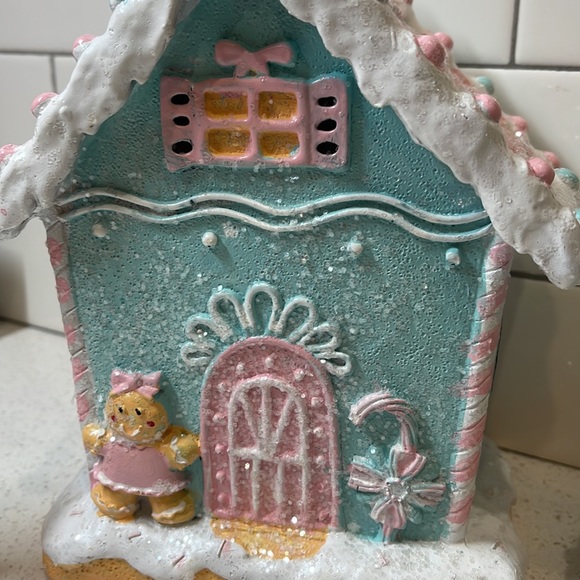 Pastel Gingerbread House Set w/ 2 Trees - Picture 2 of 7